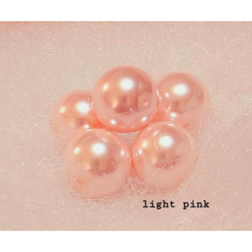 Light pink pearls for a delicate touch.