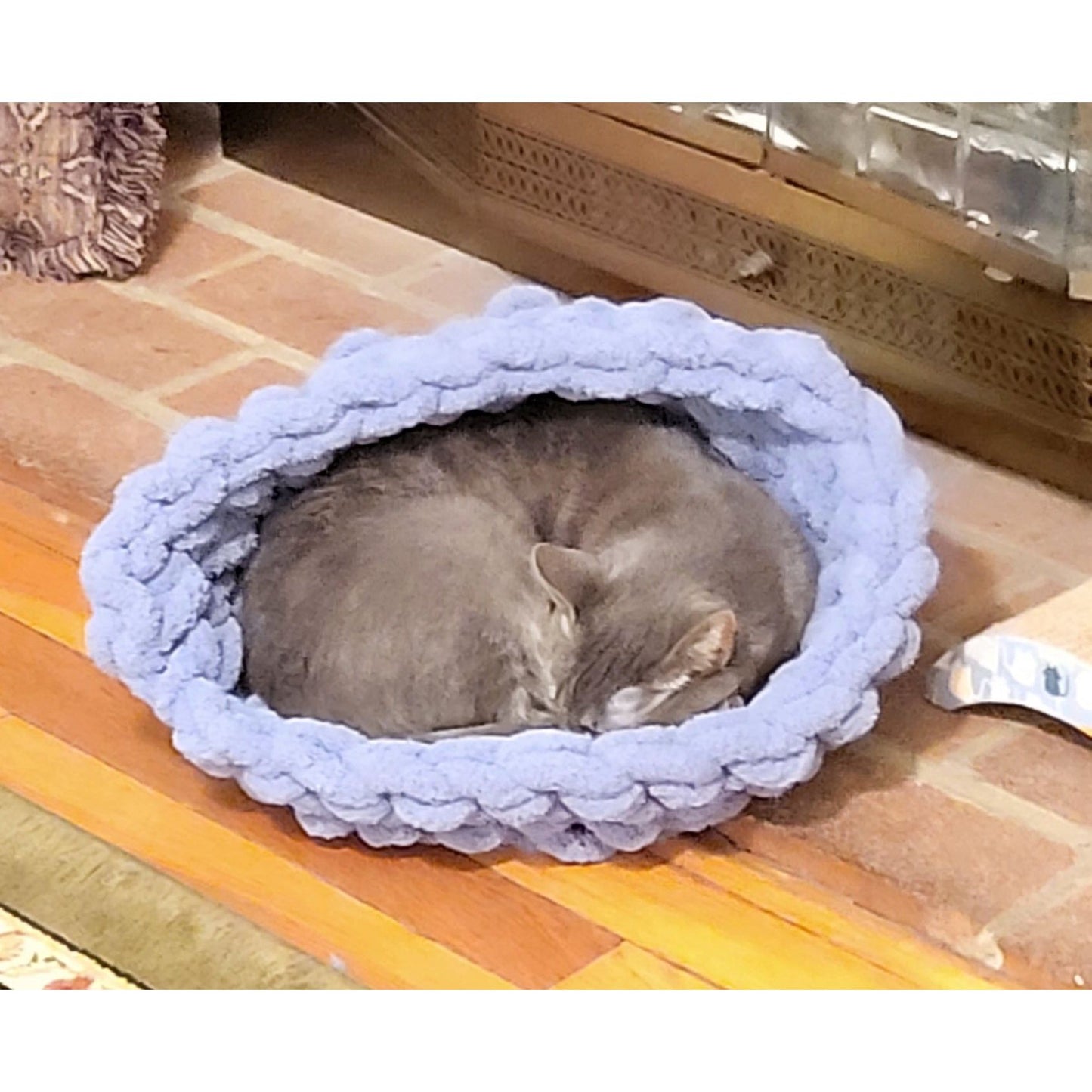 Custom Cozy Cat Beds make sure you look through all the photos