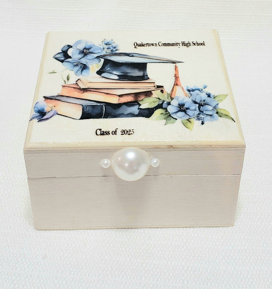 Personalized Graduation Keepsake Box β Class of 2025 β Custom School Gift Box with Inspirational Message & Pearl Accent