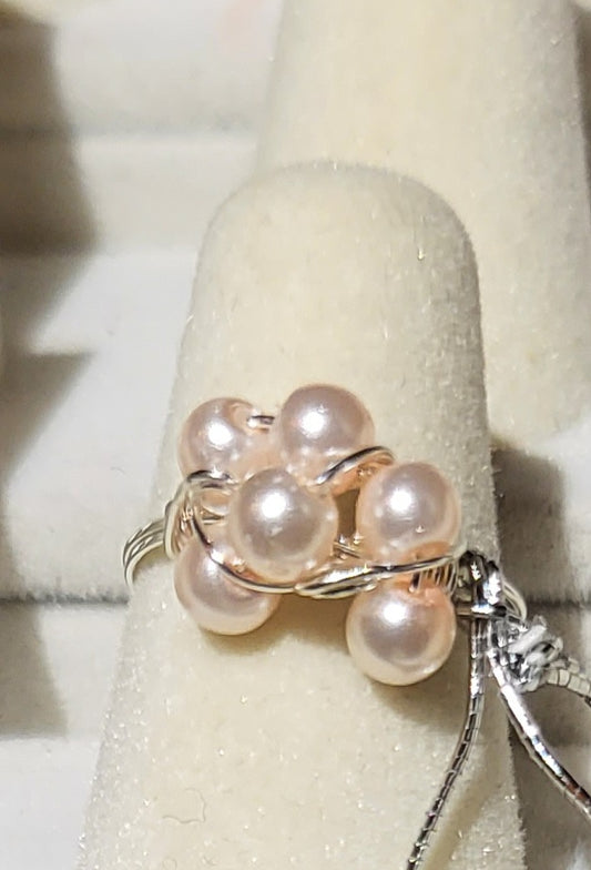 Pale Pink Pearl Cluster Ring 6 pearls. Size 6