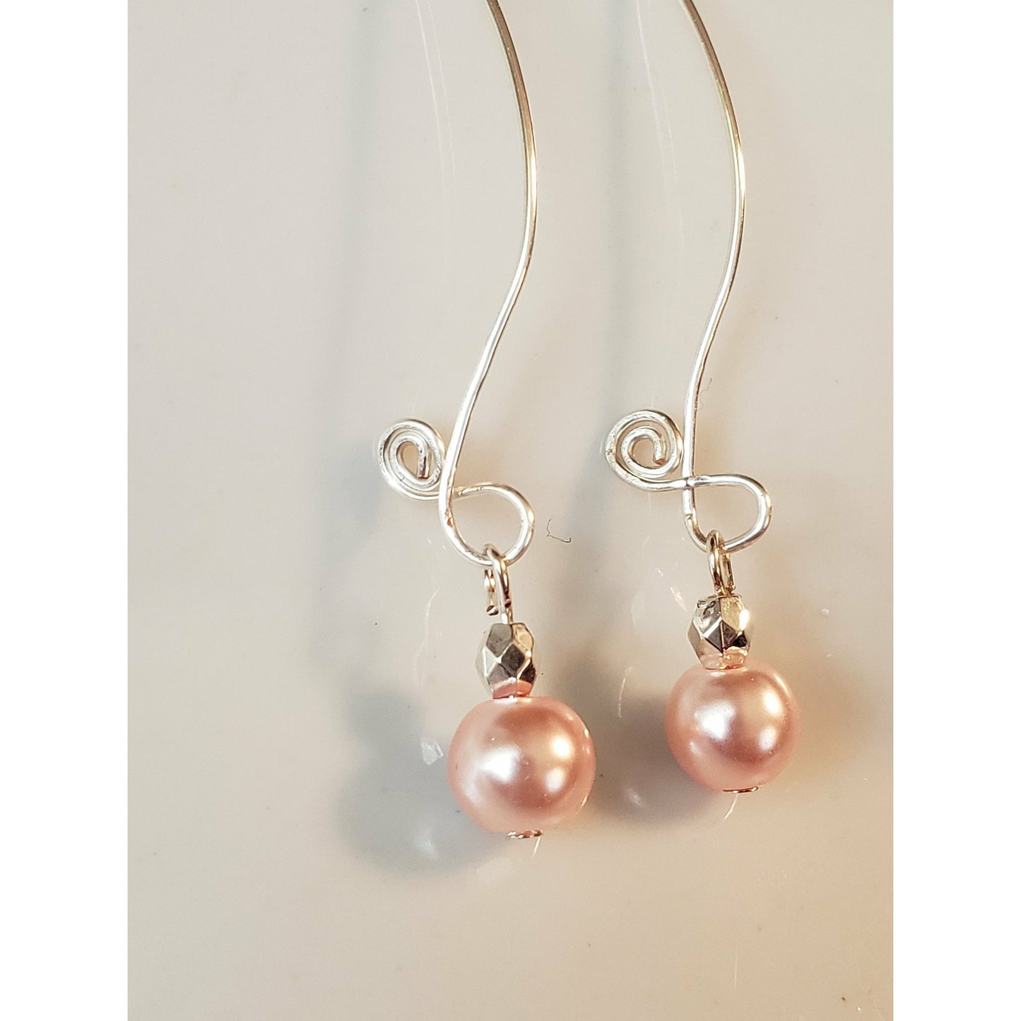 V Shape Wire Earrings pink pearl