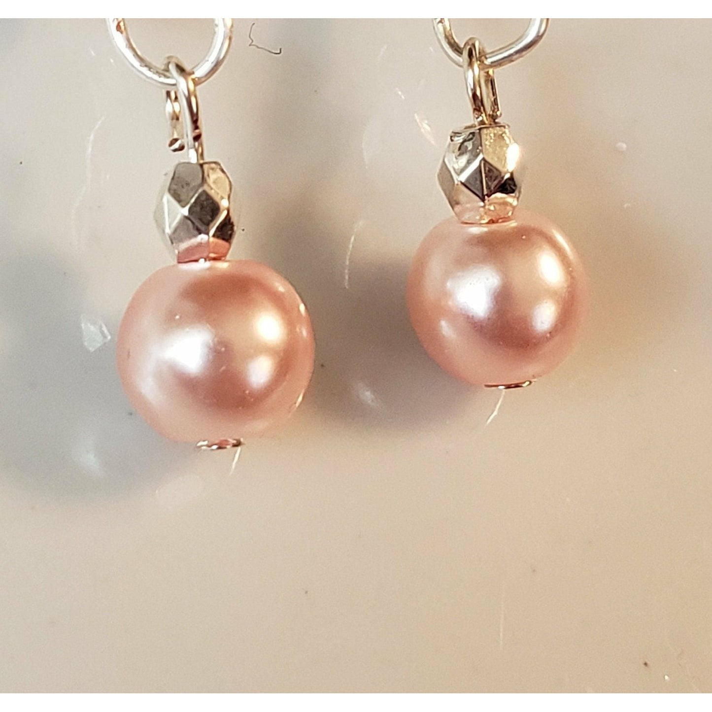 V Shape Wire Earrings pink pearl