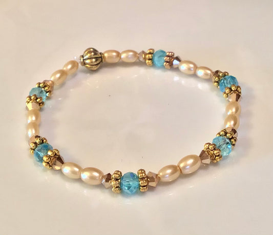 Delicate Ice Blue & Pearl Stretchy Bracelet
